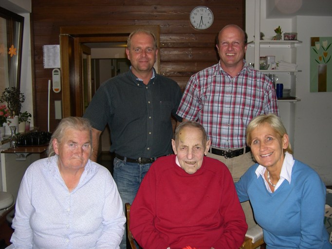 vorne: Helga Maier, Georg Maier, LAbg. Bgm. Sonja Ottenbacher; Hinten: Vizebgm. Cornel Knapp und OFK Martin Mayrhofer
